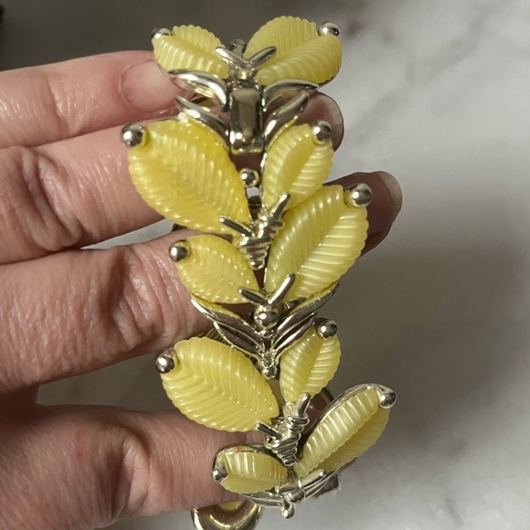 Marboux By Boucher Style #550 White Leaves Thermoset Silver Tone 1950s Necklace - Picture 7 of 16